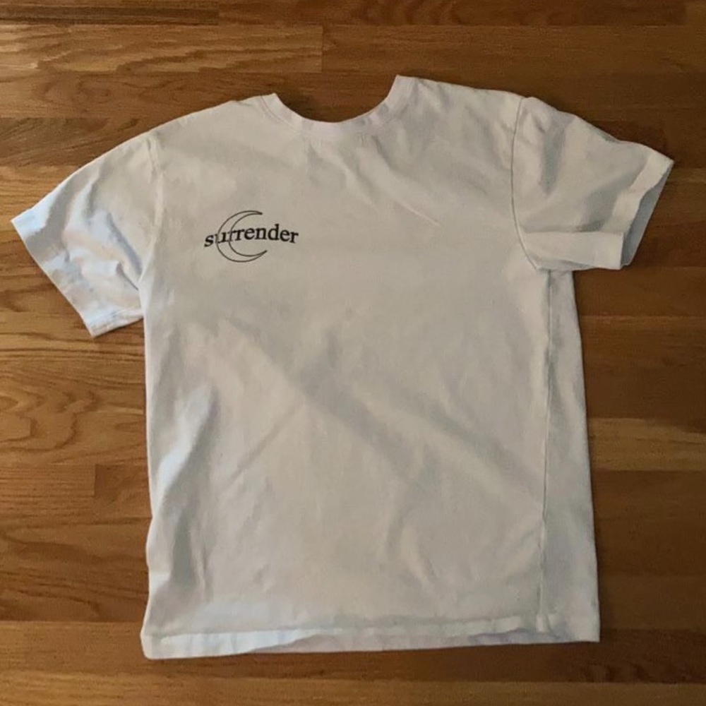 surrender graphic tee size medium